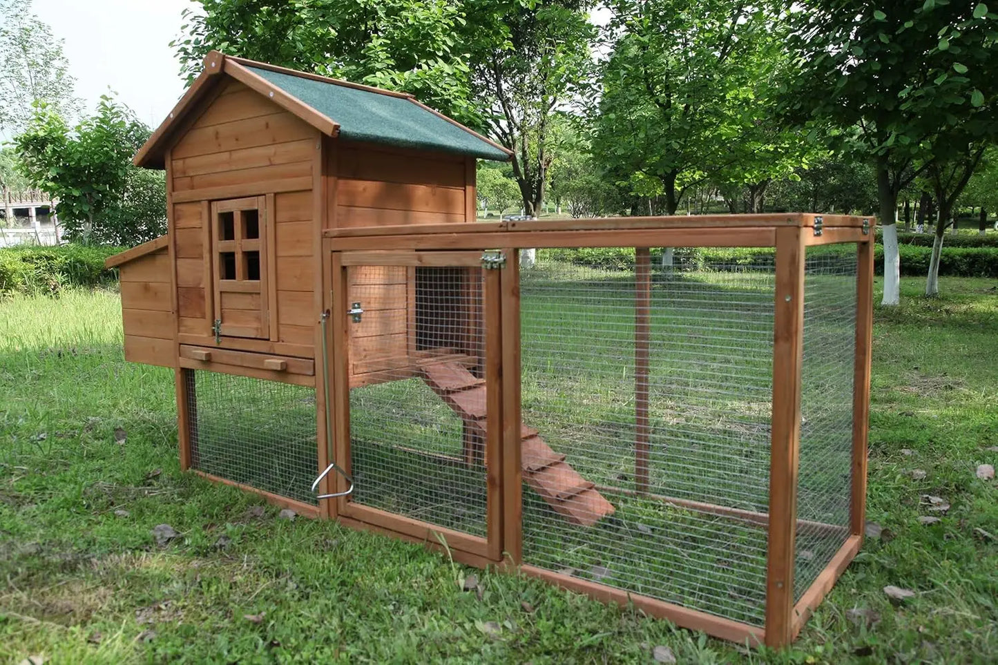 Wooden Outdoor Chicken Coop For Two To Four Chickens With Ramp